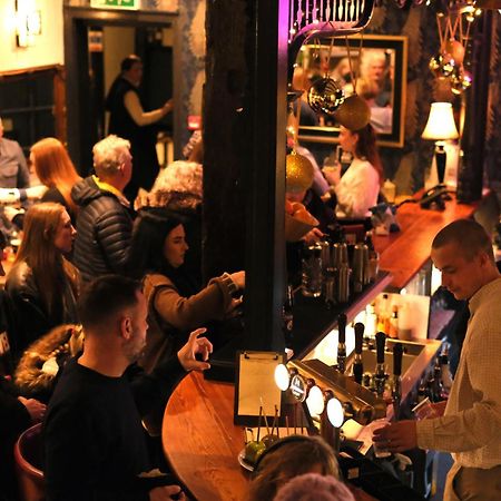 The Old Crown Coaching Inn سويندون المظهر الخارجي الصورة