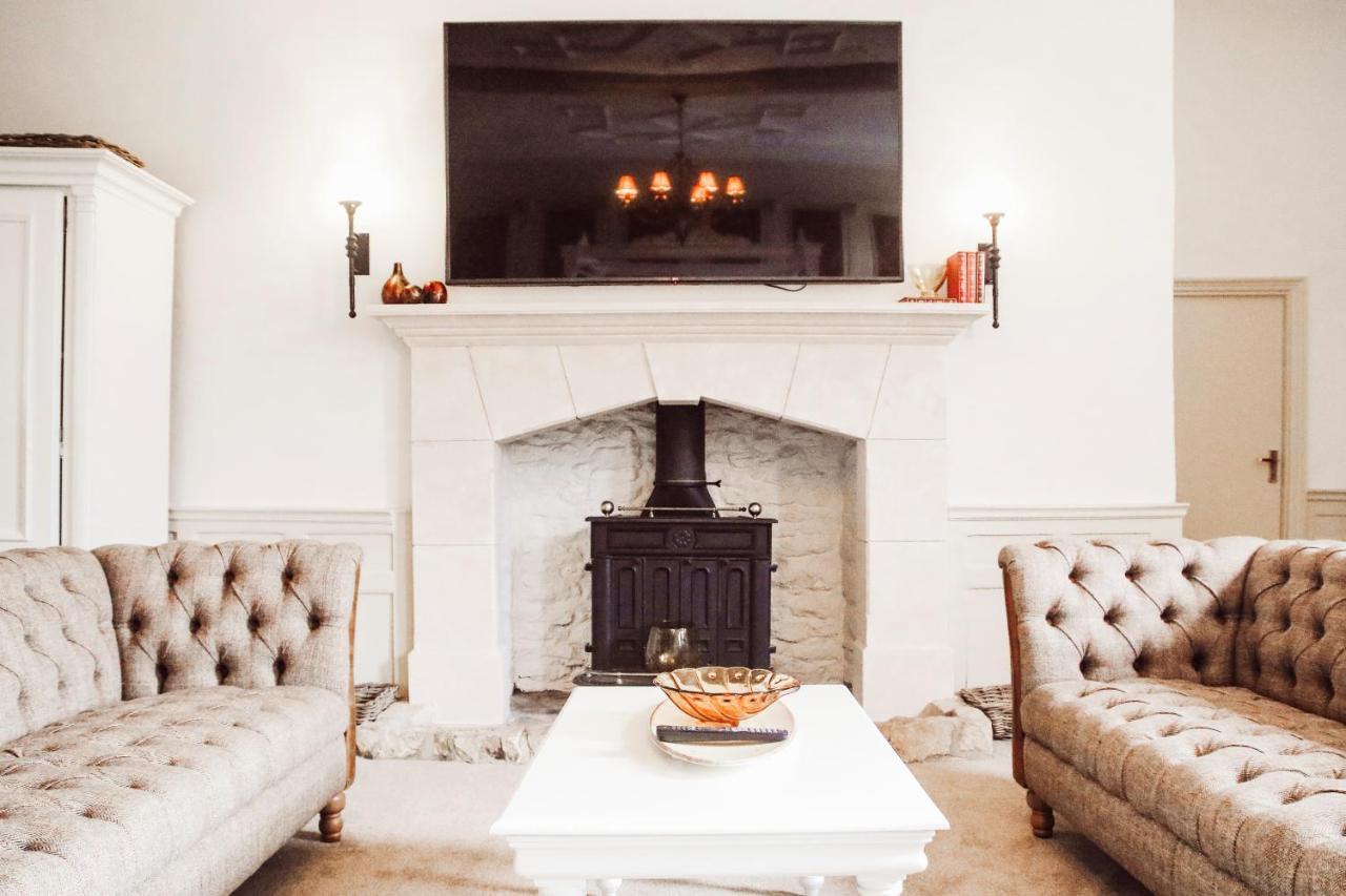 The Old Crown Coaching Inn سويندون المظهر الخارجي الصورة
