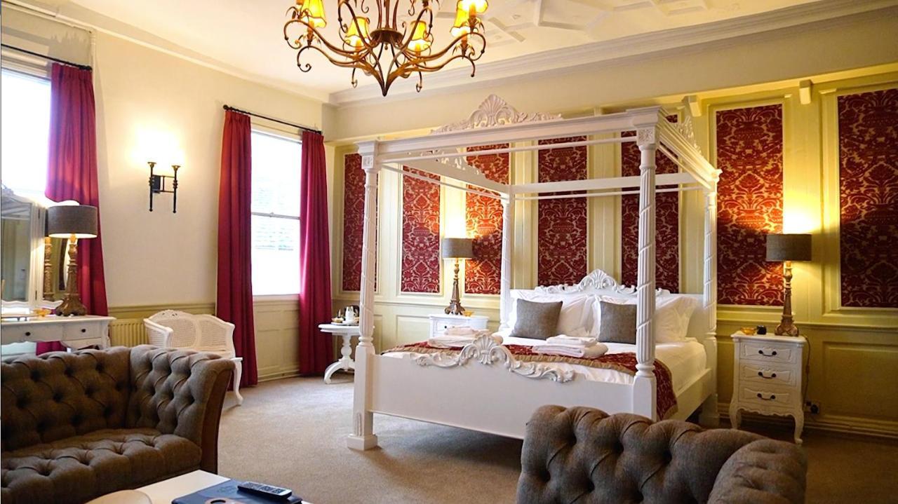 The Old Crown Coaching Inn سويندون المظهر الخارجي الصورة