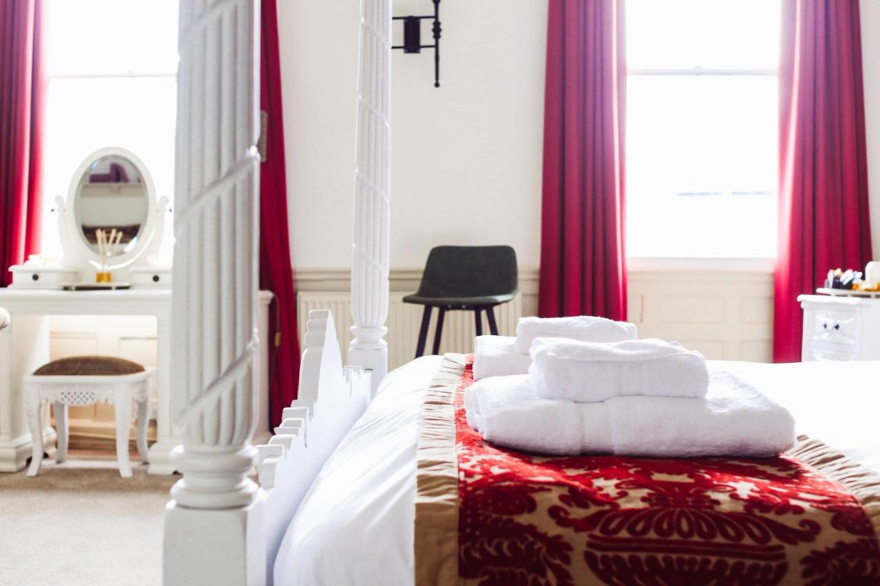 The Old Crown Coaching Inn سويندون المظهر الخارجي الصورة