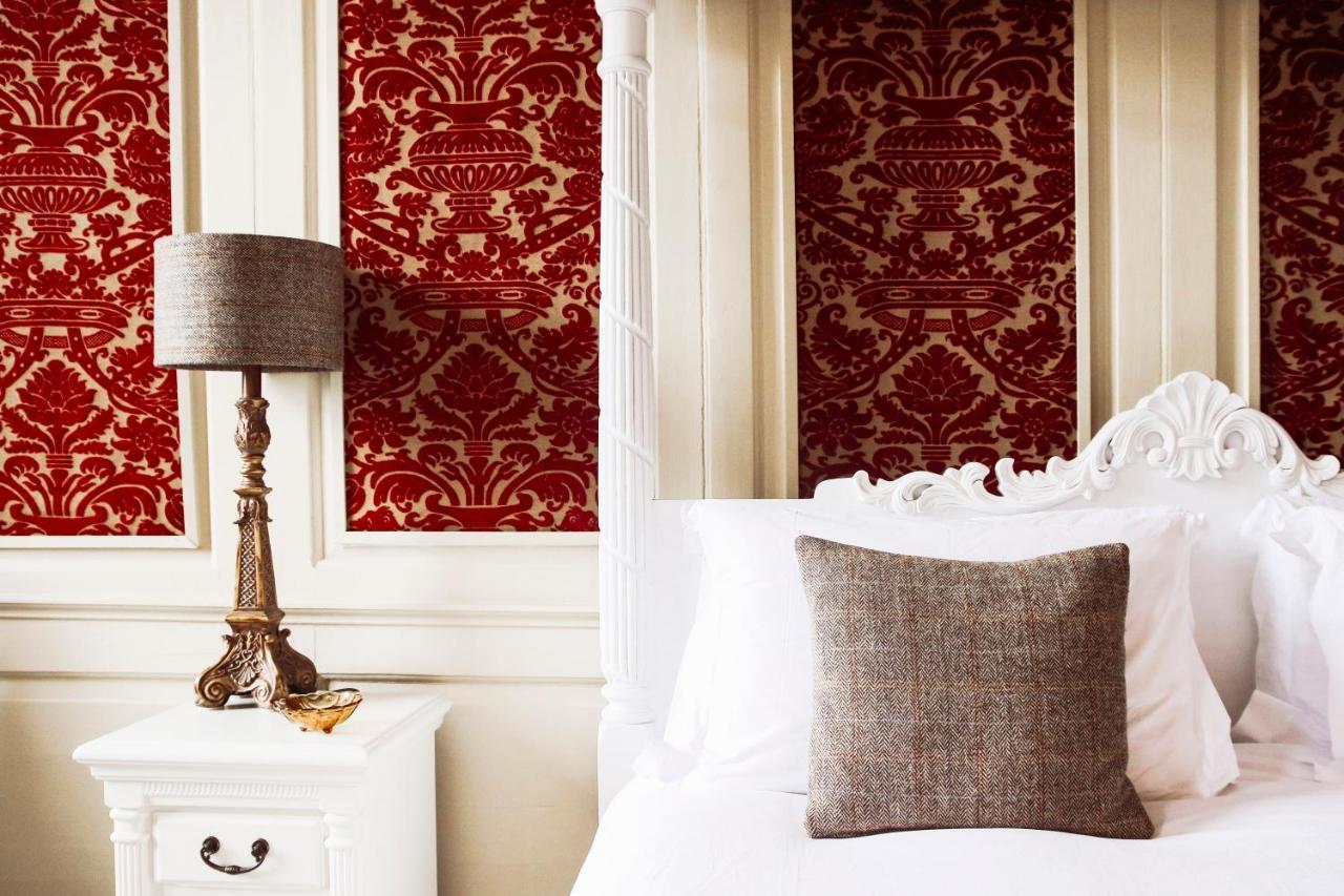 The Old Crown Coaching Inn سويندون المظهر الخارجي الصورة