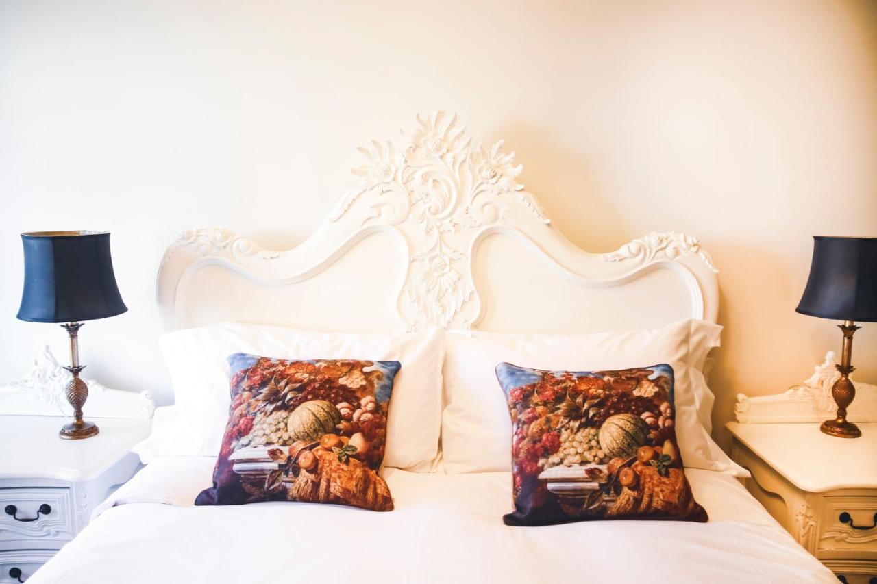 The Old Crown Coaching Inn سويندون المظهر الخارجي الصورة