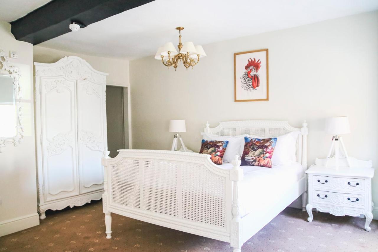 The Old Crown Coaching Inn سويندون المظهر الخارجي الصورة