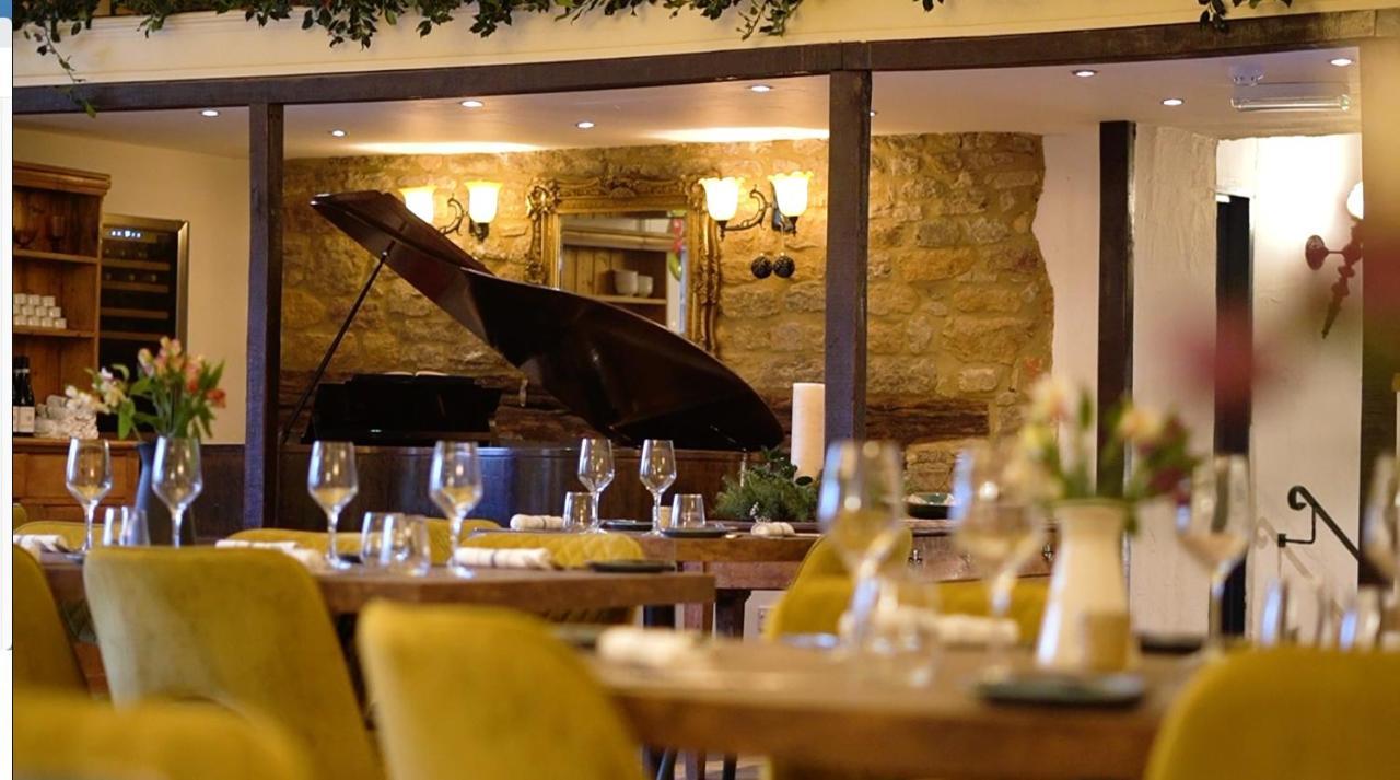 The Old Crown Coaching Inn سويندون المظهر الخارجي الصورة
