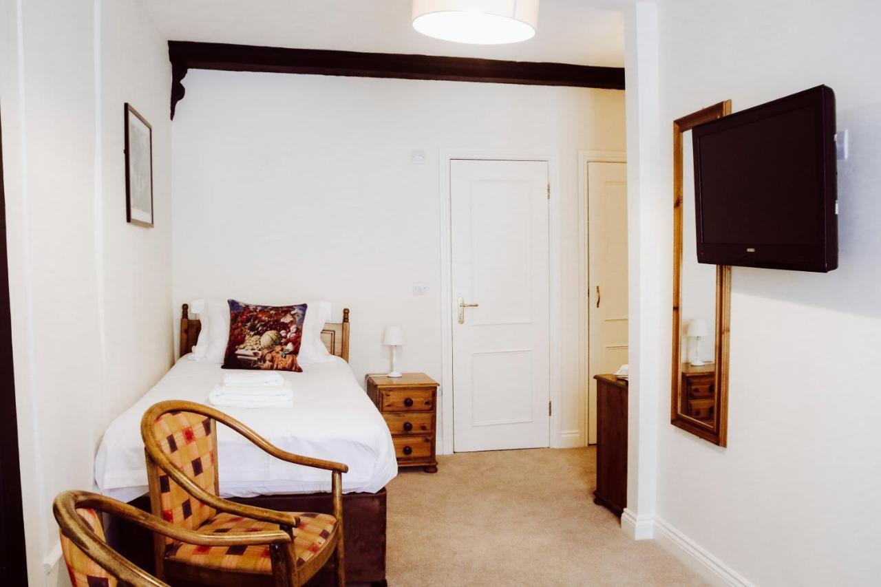 The Old Crown Coaching Inn سويندون المظهر الخارجي الصورة