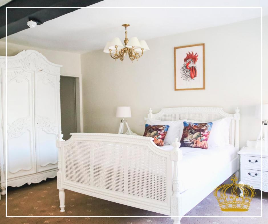 The Old Crown Coaching Inn سويندون المظهر الخارجي الصورة