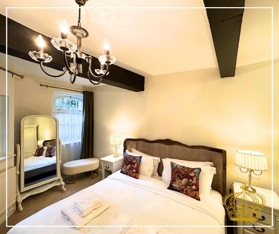 The Old Crown Coaching Inn سويندون المظهر الخارجي الصورة