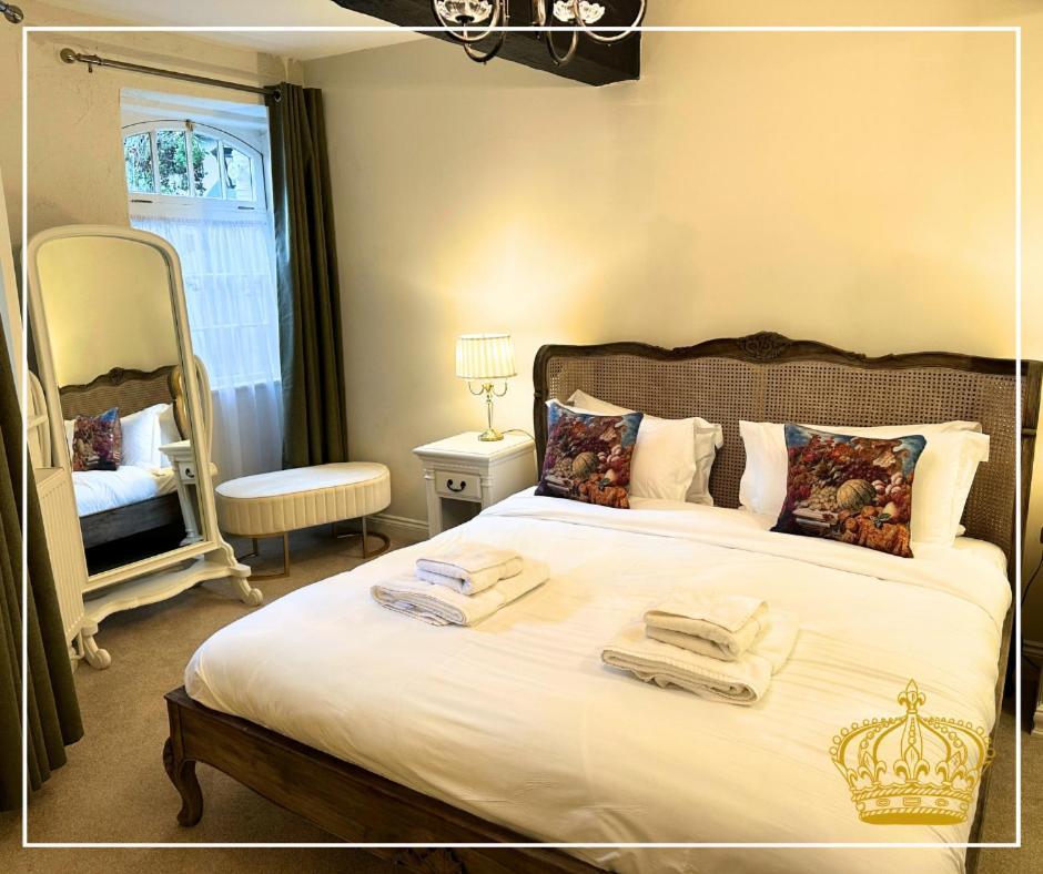 The Old Crown Coaching Inn سويندون المظهر الخارجي الصورة