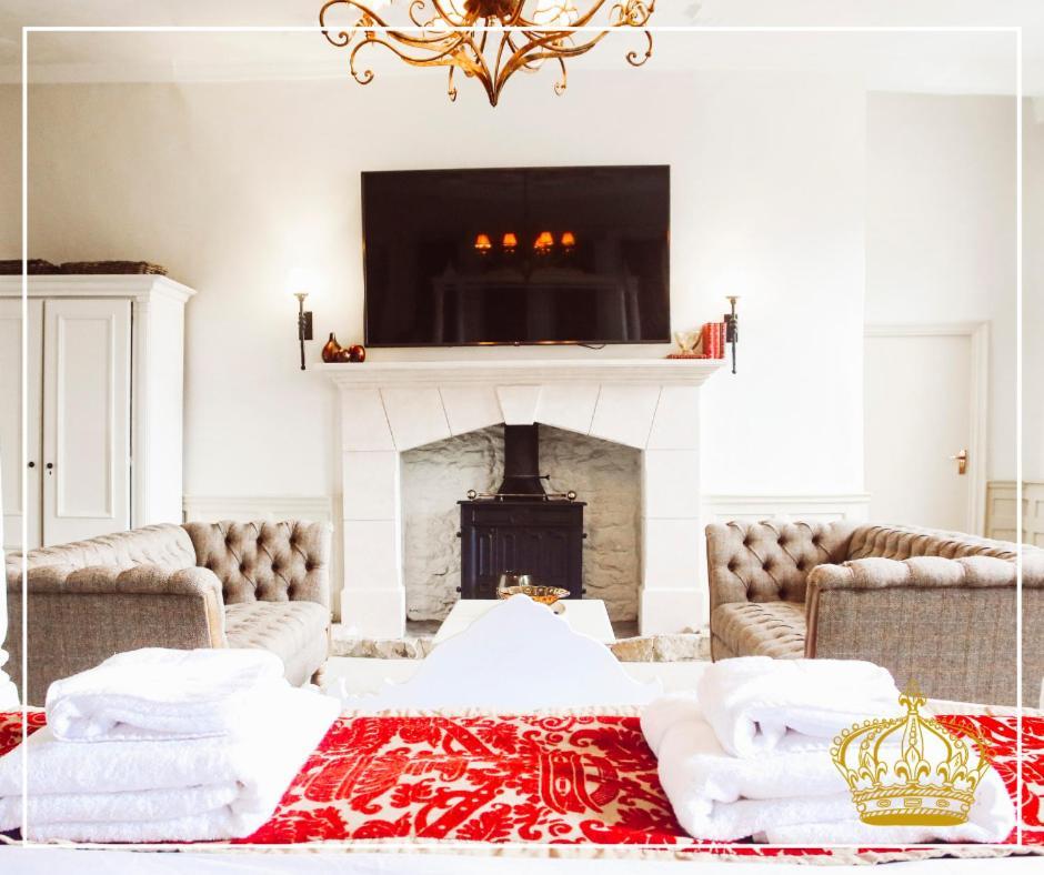 The Old Crown Coaching Inn سويندون المظهر الخارجي الصورة