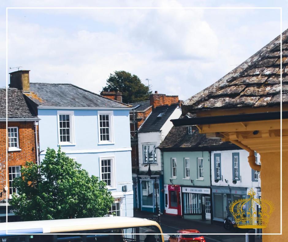 The Old Crown Coaching Inn سويندون المظهر الخارجي الصورة