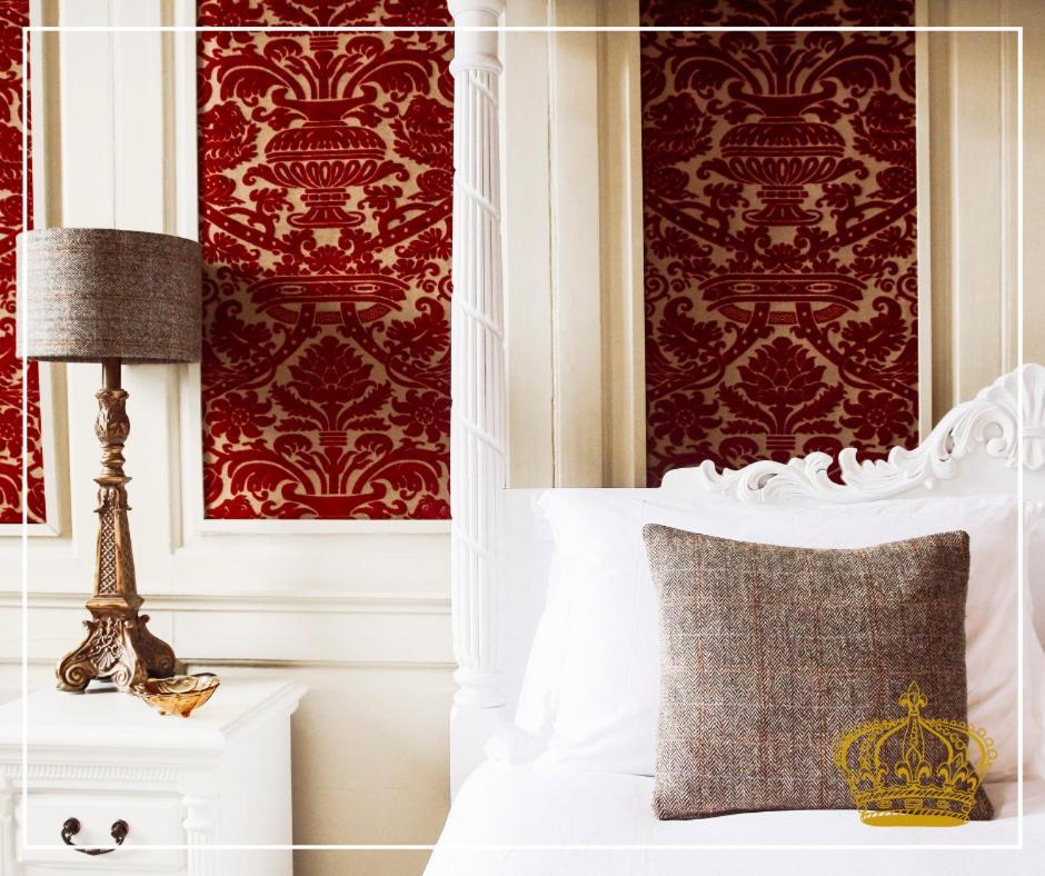 The Old Crown Coaching Inn سويندون المظهر الخارجي الصورة