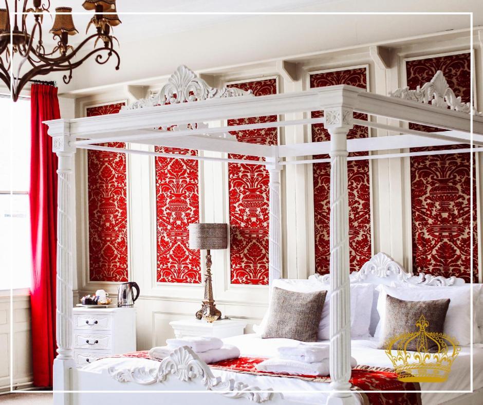The Old Crown Coaching Inn سويندون المظهر الخارجي الصورة