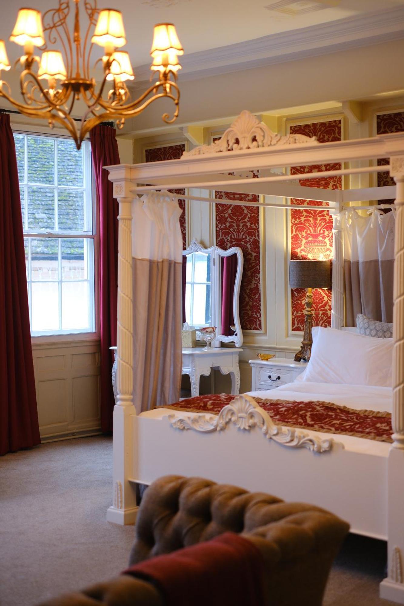 The Old Crown Coaching Inn سويندون المظهر الخارجي الصورة