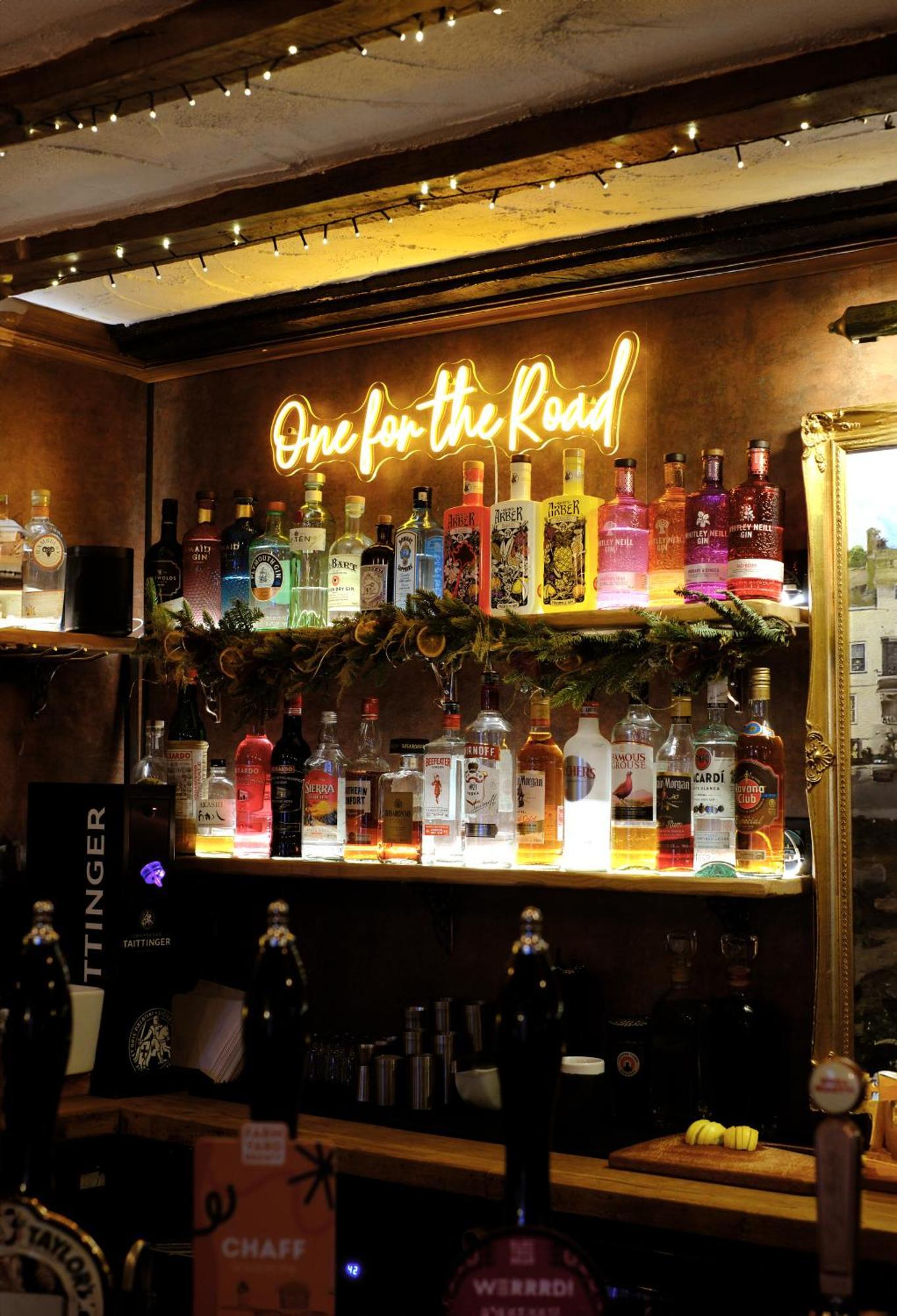 The Old Crown Coaching Inn سويندون المظهر الخارجي الصورة